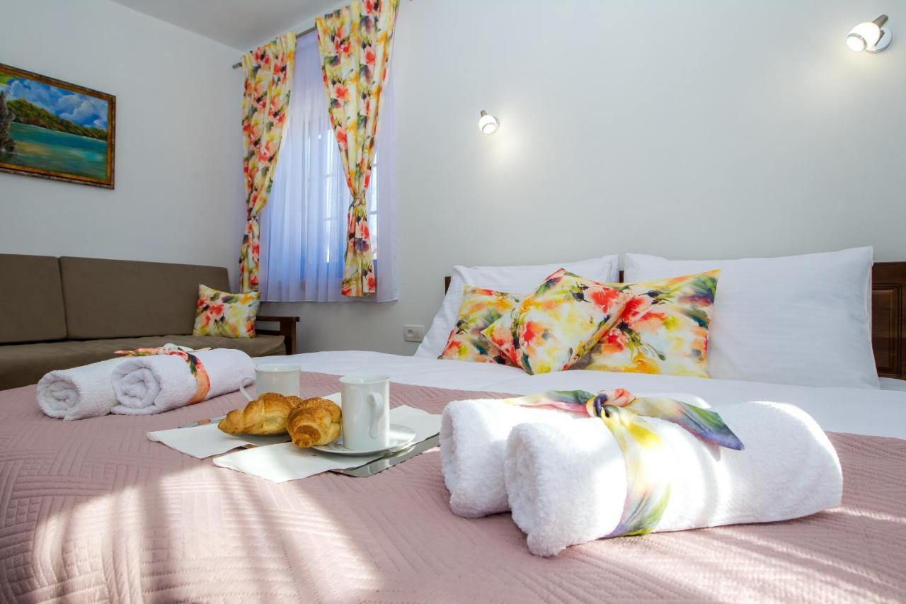 B&B Lady Of The Lake Jezerce Ngoại thất bức ảnh