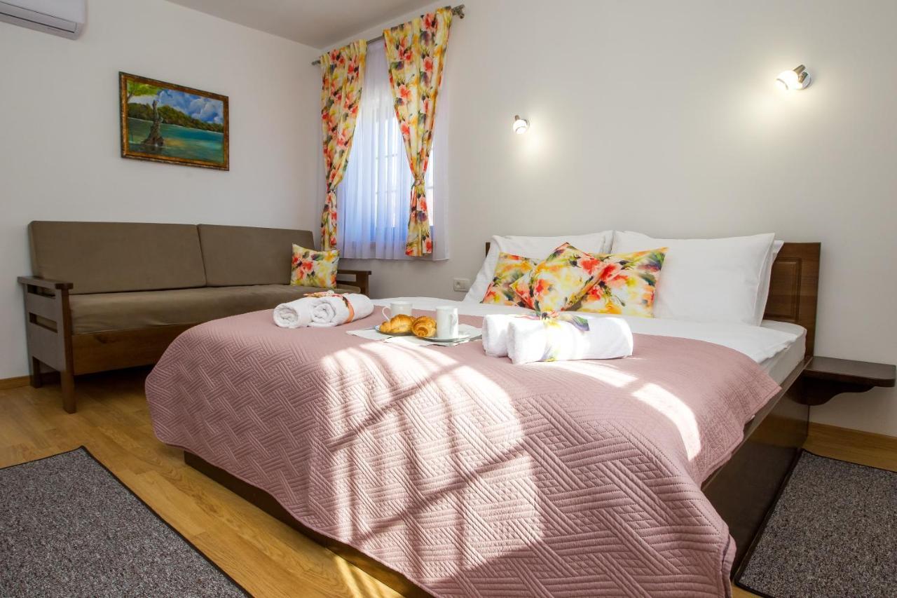 B&B Lady Of The Lake Jezerce Ngoại thất bức ảnh