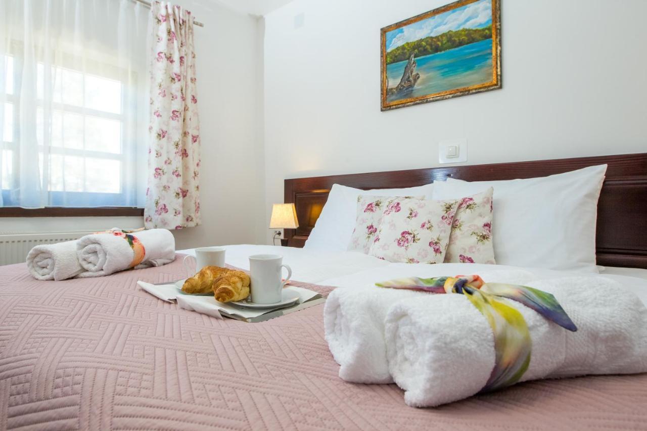 B&B Lady Of The Lake Jezerce Ngoại thất bức ảnh